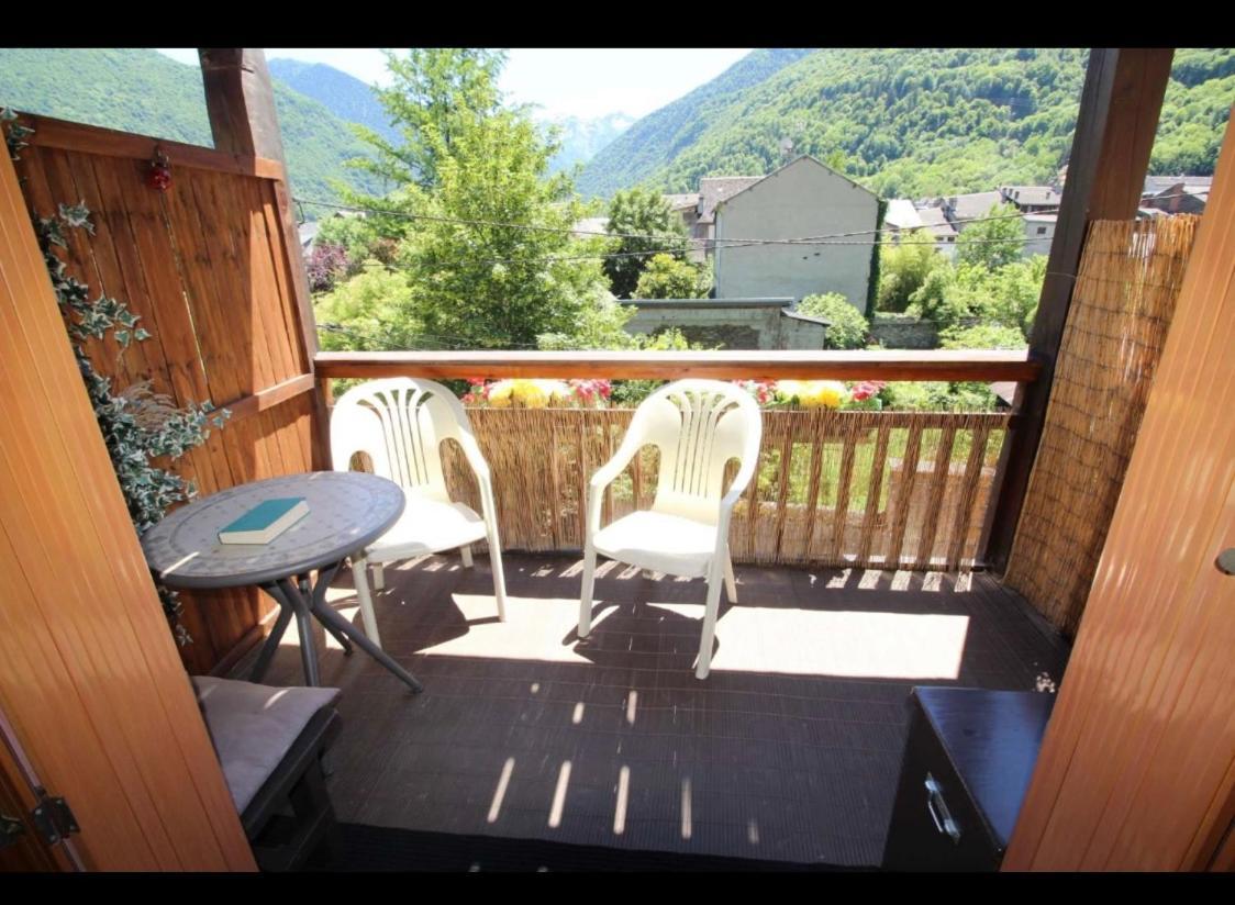 Beau T3 place parking, vue dégagée proche centre Bagnères-de-Luchon Exterior foto
